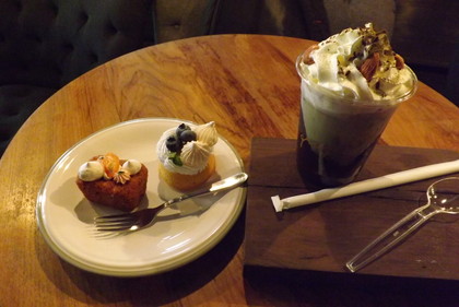 グリーンランドとケーキ２種